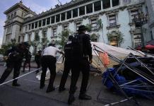 «Este país necesita orden, no obstrucción»: Mingob tras desalojo del STEG frente al Palacio Nacional "Este país necesita orden, no obstrucción", expresa el ministro de Gobernación, Francisco Jiménez, tras el desalojo de los afiliados del STEG frente al Palacio Nacional.