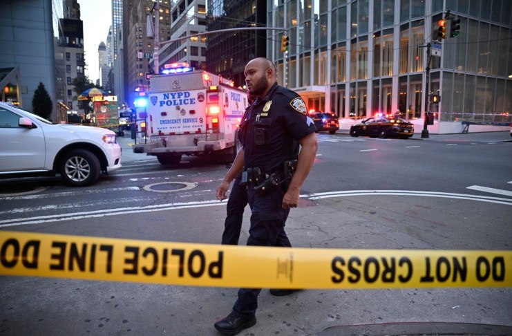 Policía fallecido tras tiroteo en Manhattan se encontraba fuera de servicio.