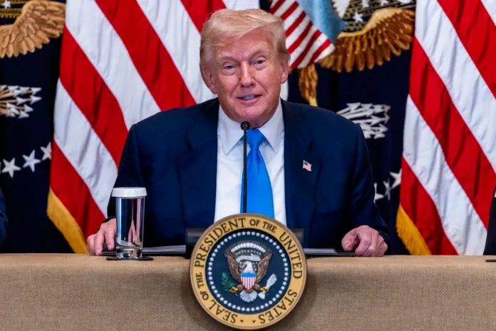 Tras advertencia previa Trump impone más aranceles a Brasil por el caso de Bolsonaro. Foto La Hora: EFE