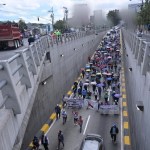Afiliados del STEG mantienen una caminata como nuevo metodo de manifestación tras bloqueo sobre el Puente Belice.