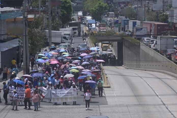 Luego de una intensa jornada de bloqueos por parte del STEG de Joviel Acevedo, al rededor del medio día los puntos fueron habilitados. Foto: Fabricio Alonzo