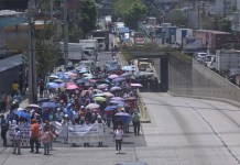 Luego de una intensa jornada de bloqueos por parte del STEG de Joviel Acevedo, al rededor del medio día los puntos fueron habilitados. Foto: Fabricio Alonzo