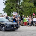 "Arresten a estos inmundos": Trump ordena capturar a migrantes que arrojen objetos contra ICE. Foto La Hora: Trump.