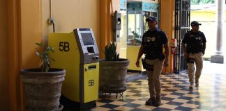 La Policía Nacional Civil (PNC) dio a conocer el plan para evitar delitos durante el pago del Bono 14 en 2025. Foto: Mingob