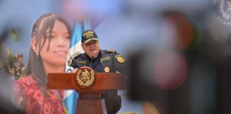 Ley de aceptación causa recapturas por portación ilegal de armas, afirma la PNC El director de la PNC, David Boteo, afirma que la ley de aceptación de cargos provoca la recaptura de personas sindicas por el delito de posesión ilegal de armas.