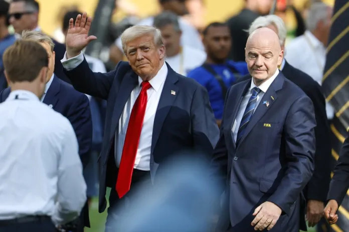 El presidente estadounidense, Donald Trump, anunció el envío de misiles Patriot a Ucrania, pero exigió a Europa asumir el costo. Foto La Hora: EFE/EPA/CJ GUNTHER El presidente estadounidense, Donald Trump, anunció el envío de misiles Patriot a Ucrania, pero exigió a Europa asumir el costo. Foto La Hora: EFE/EPA/CJ GUNTHER