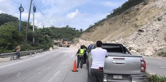 Derrumbe en el kilómetro 62 de la ruta CA-9 Norte, ha provocado tráfico en dirección hacia Gustatoya.