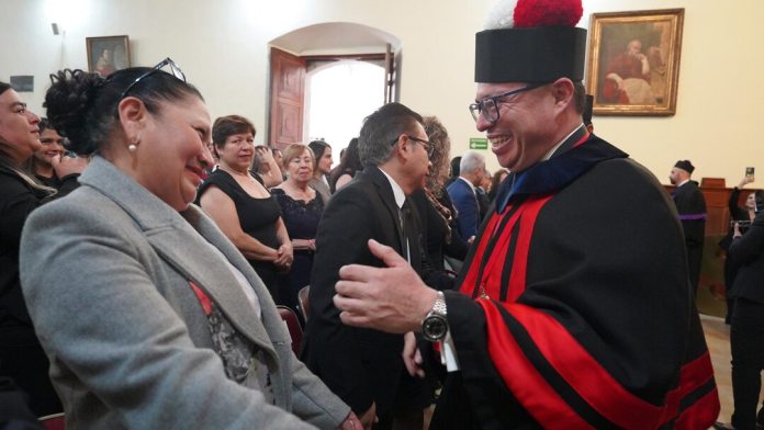 Consuelo Porras, se hizo presente a la toma de posesión de Henry Arriaga como decano de Derecho de la Universidad de San Carlos. Foto La Hora: USAC