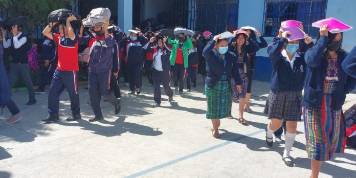 El Mineduc destacó que los padres de familia en el resto del país podrán decidir la asistencia a clases, tras la suspensión de actividades. Foto La Hora: Mineduc