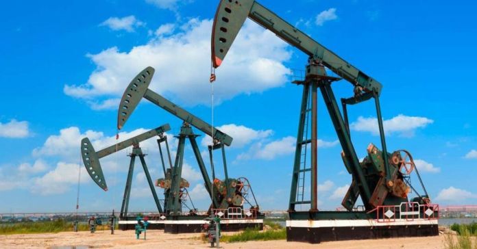 Extractores de petróleo de Perenco Careers, en San Andrés, Petén.