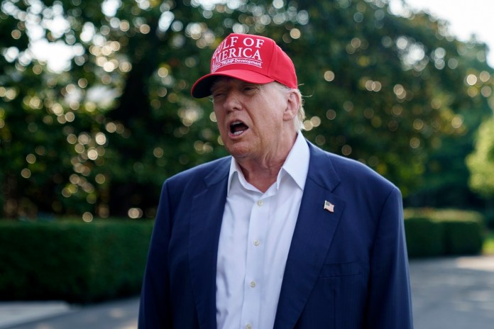 Archivo de Trump en los jardines de la Casa Blanca. Foto La Hora: EFE