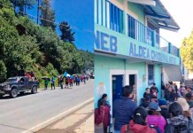 STEG inicia caravana desde Huehuetenango tras desalojo del Palacio Nacional de la Cultura El Sindicato de Trabajadores de la Educación de Guatemala (STEG) inició una caravana desde el departamento de Huehuetenango. Foto La Hora: STEG Huehue