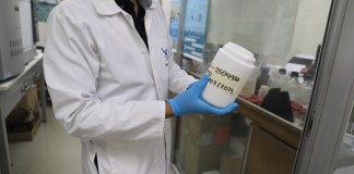 AMSA realiza muestreo para identificar posibles fuentes de contaminación por olores tóxico en Villa Nueva. Foto La Hora: AMSA.