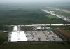 Vista aérea de la prisión "Alligator Alcatraz" donde serán recluidos migrantes peligrosos, en una zona pantanosa de Florida, rodeada de caimanes y cocodrilos. Foto: La Hora / Rebecca Blackwell AP.
