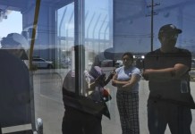 «Los migrantes no deben ser tratados, indiscriminadamente, como delincuentes», Gobierno se pronuncia por redadas en California Gobierno guatemalteco hace llamado a respetar los derechos de los inmigrantes. Foto La Hora. AP