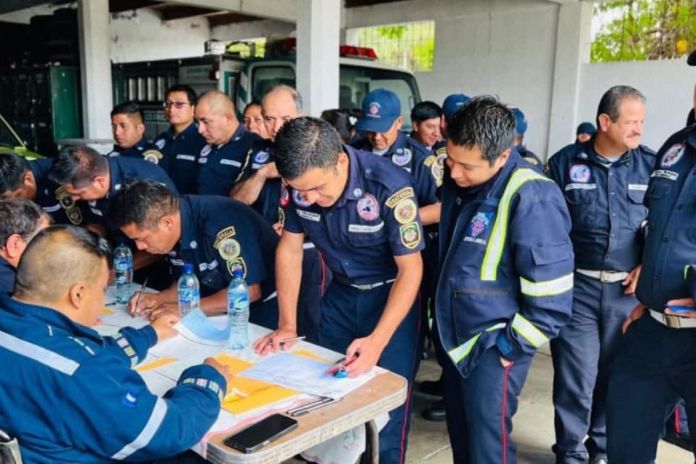 Entrega Bono de Riesgo a 970 bomberos de ASONBOMD. Foto La Hora: ASONBOMD