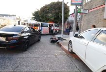 Accidente de tránsito deja a dos personas heridas y dificulta el paso vehicular en la zona 9 Accidente de tránsito en zona 9. Foto La Hora: Bomberos Voluntarios