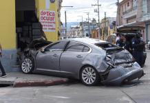 Video: accidente entre vehículo particular y microbús de la SAAS en zona 1 Un accidente de tránsito se reportó en la zona 1 capitalina entre un vehículo particular y un microbús de la SAAS. Foto: La Hora / José Orozco.