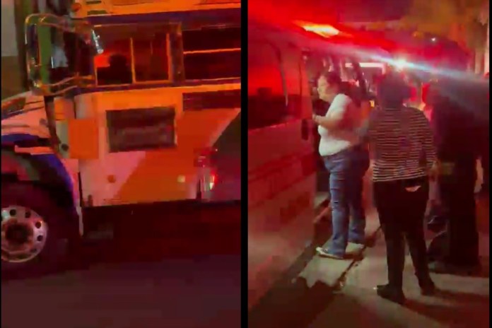 Un autobús de transporte colectivo se empotró contra una pared en la aldea Las Anonas, en el municipio de San José Pinula, Foto La Hora: Captura de Pantalla. Bomberos Voluntarios.
