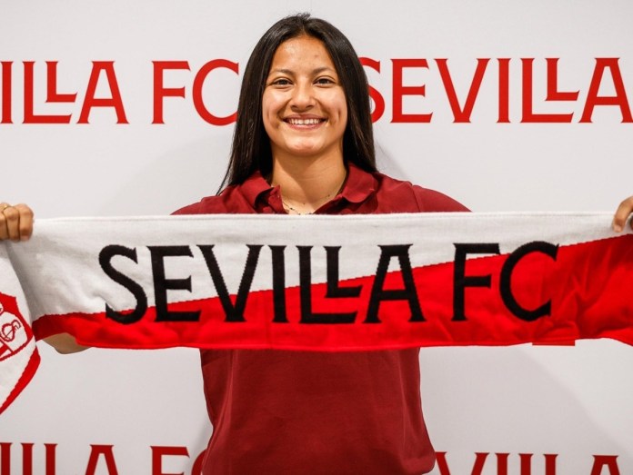 ¡Oficial! Andrea Álvarez es nueva delantera del Sevilla. Foto La Hora: Oficial Sevilla Femenil.