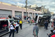 Anuncian cierre vial frente a Congreso luego de una colisión entre camioneta y camión