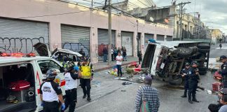 Anuncian cierre vial frente a Congreso luego de una colisión entre camioneta y camión