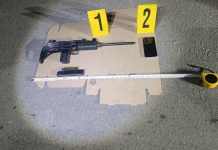 Subametralladora Uzi incautada a los detenidos supuestamente utilizada para robar pick-up. Foto La Hora: PNC