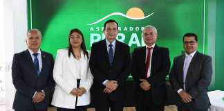 Representantes de Aseguradora Rural en presentación de "Mi Carro Seguro Cobertura Total". Foto: Cortesía de Aseguradora Banrural.