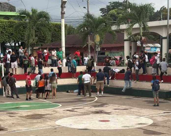 El ataque cobró la vida de 2 estudiantes y un joven más. Foto La Hora: Redes Sociales