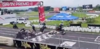 Piloto de motocicleta protagoniza múltiple accidente durante competición en autódromo Los Volcanes.