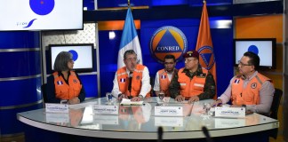 Autoridades de la conferencia de prensa en Conred tras los sismos del día martes.
