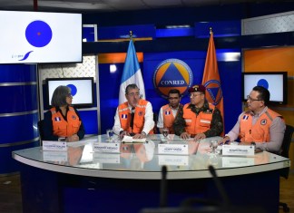 Autoridades de la conferencia de prensa en Conred tras los sismos del día martes.