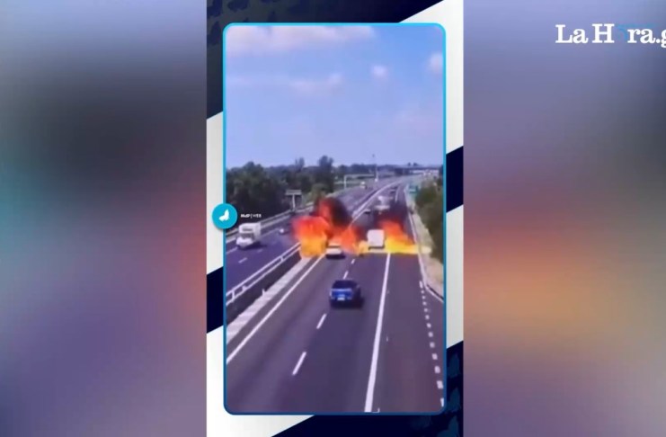 Avioneta se desploma sobre autopista en Italia y deja dos fallecidos. Foto La Hora: captura.