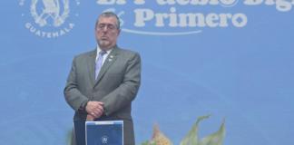 Arévalo justifica decisión de una nueva Ley Antilavado de Dinero y no reformas El presidente Bernardo Arévalo, durante la presentación de la Ley Antilavado de Dinero.