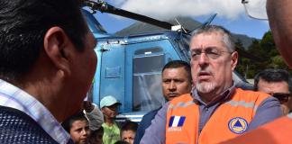 Bernardo Arévalo y Ejército de Guatemala realizan sobrevuelo en áreas afectadas por los sismos