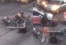 Bicicleta y motocicleta colisionan en la Calle Marti. Foto La Hora: Captura de Pantalla
