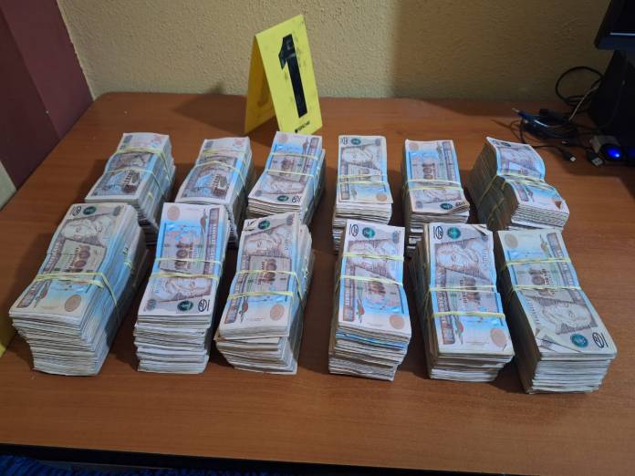 PNC captura a mujer con más de Q600 mil tras allanamientos en Huehuetenango