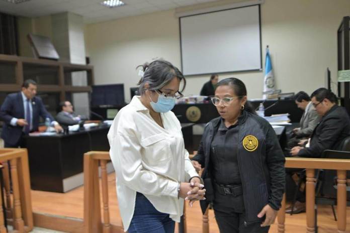 La excandidata Blanca Saravia fue beneficiada con un cambio de delito de asesinato a encubrimiento propio el pasado 13 de junio. Foto La Hora: Fabricio Alonzo