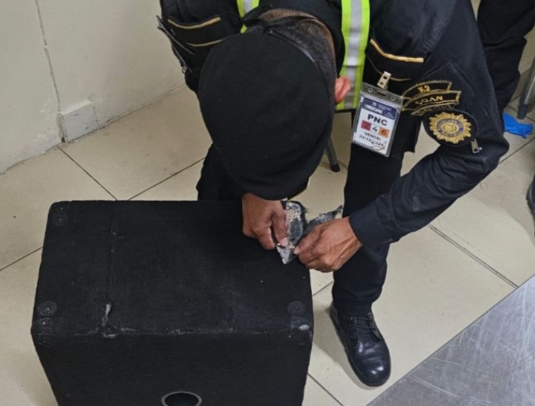 Griego es capturado en aeropuerto La Aurora con presunta cocaína dentro de una bocina