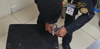 Hombre de nacionalidad griega es capturado en aeropuerto con 5 kg de cocaína dentro de una bocina