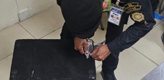 Hombre de nacionalidad griega es capturado en aeropuerto con 5 kg de cocaína dentro de una bocina