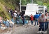 Triple colisión en Amatitlán deja un fallecido y personas heridas. Foto La Hora: Bomberos Departamentales.