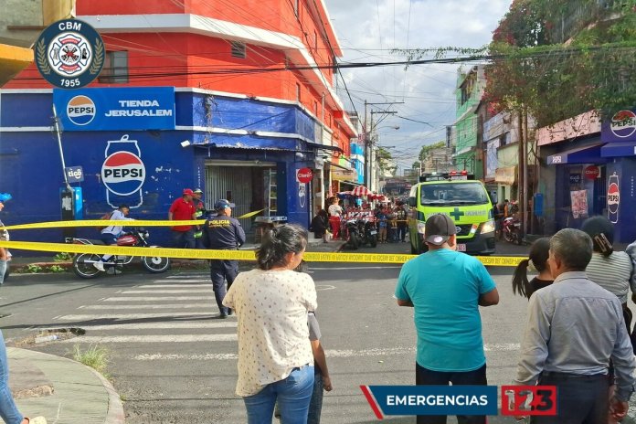 Ataque armado en zona 7 deja personas fallecidas . Foto La Hora: Bomberos Municipales.