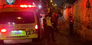 Hallan cuerpo sin vida en tragante de aguas residuales en la zona 8 Hallan cuerpo sin vida en tragante de aguas residuales en la zona 8. Foto La Hora: Bomberos Municipales..