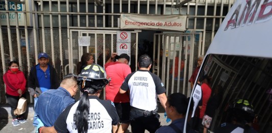 En hora de la mañana de este miércoles se registró un accidente de tránsito en la 17.ª calle y 3.ª avenida de la colonia Santa Faz, zona 6 del municipio de Chinautla. Foto La Hora: Bomberos Voluntarios