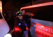Ataque armado en zona 1 deja seis fallecidos y varias personas heridas. Foto La Hora: Bomberos Voluntarios.