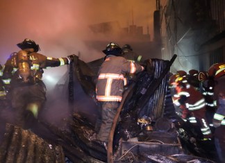 Durante la madrugada de este miércoles 16 de julio, los Bomberos Voluntarios reportaron un incendio estructural. Foto La Hora: Bomberos Voluntarios.