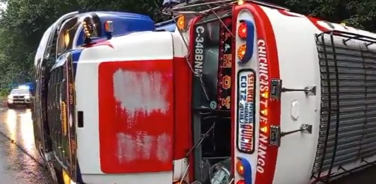 Bus extraurbano vuelca y deja dos heridos en Santa Lucía Cotzumalguapa