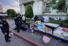 En imágenes: Así fue el desalojo del campamento del STEG en los alrededores del Palacio Nacional Foto La Hora: Daniel Ramírez, Fabricio Alonzo.