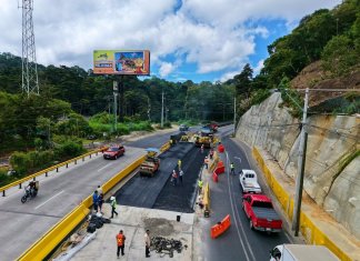 La Policía Municipal de Tránsito (PMT) de Santa Catarina Pinula reporta tránsito lento en Carretera a El Salvador. Foto La Hora: CIV
